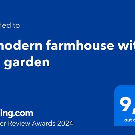 A Modern Farmhouse With Big Garden Trápeza 外观 照片