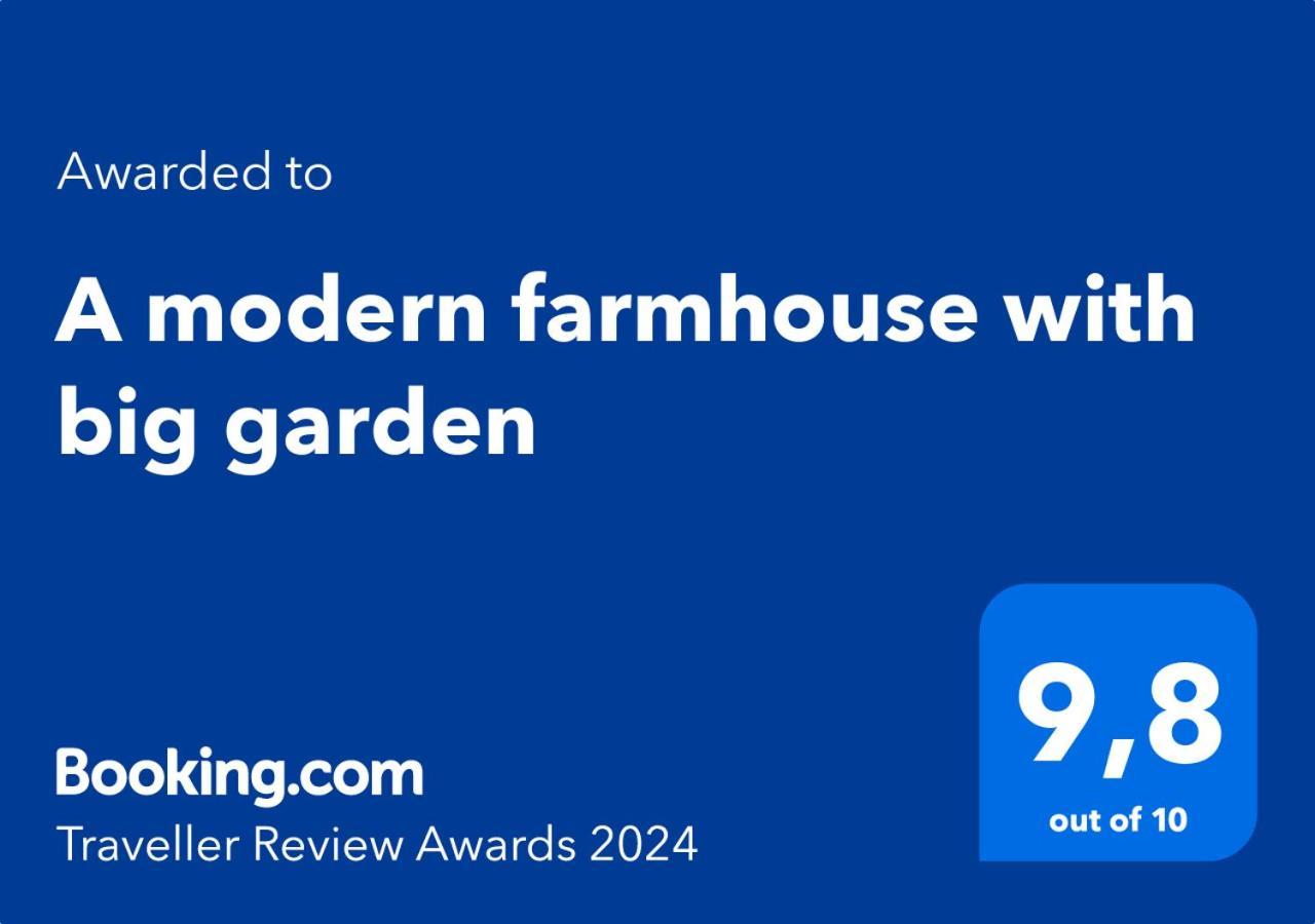 A Modern Farmhouse With Big Garden Trápeza 外观 照片